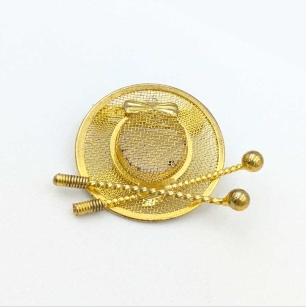 4/24$ Vintage gold tone mesh hat brooch pin - Picture 3 of 4